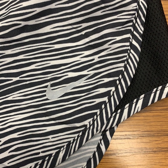Nike Running Shorts - Picture 5 of 5